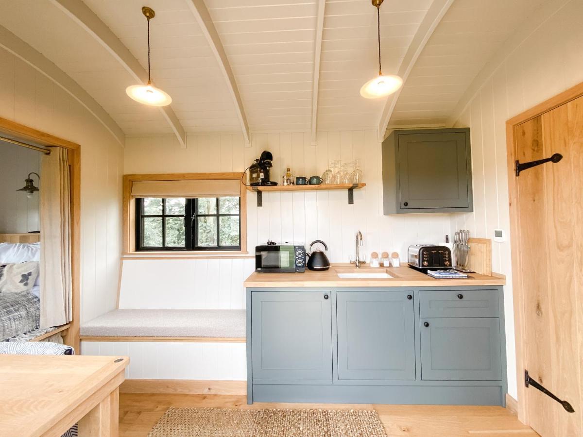The Black Swan Shepherd Hut Ketton Esterno foto